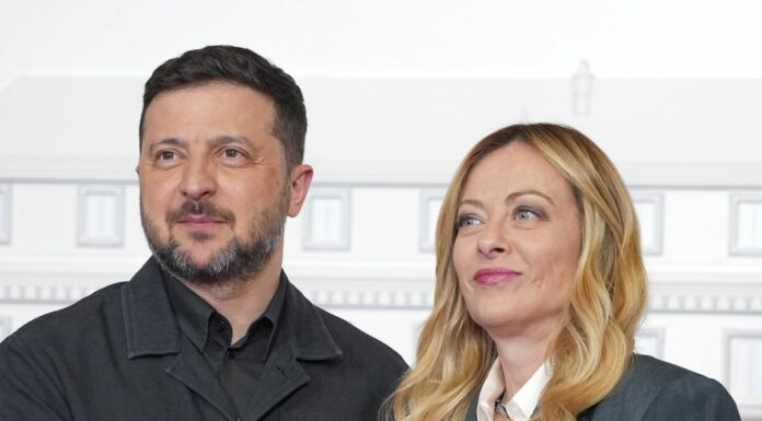 Ucraina, Meloni incontra Zelensky “Impegno al fianco di Kiev per una pace giusta”