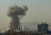 Gli Stati Uniti colpiscono 90 obiettivi in Iran, Teheran attacca basi Usa