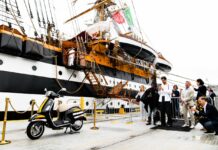 A New York Vespa incontra l’Amerigo Vespucci