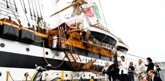 A New York Vespa incontra l’Amerigo Vespucci