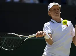A Wimbledon Sinner piega Djokovic in 3 set, è in finale contro Zverev