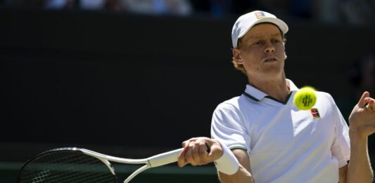 A Wimbledon Sinner piega Djokovic in 3 set, è in finale contro Zverev