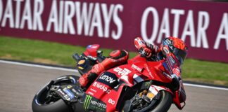 Marc Marquez in pole al Sachsenring, caduta per Bezzecchi