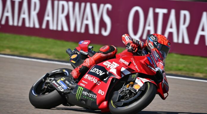 Marc Marquez in pole al Sachsenring, caduta per Bezzecchi