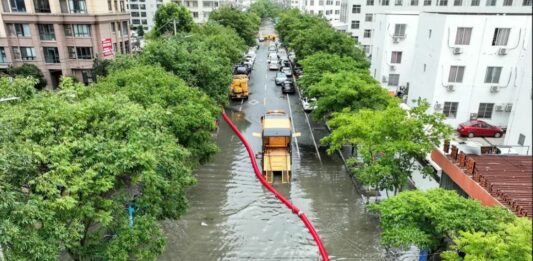 Il tifone Bavi continua a colpire la Cina, Pechino innalza allerta inondazioni