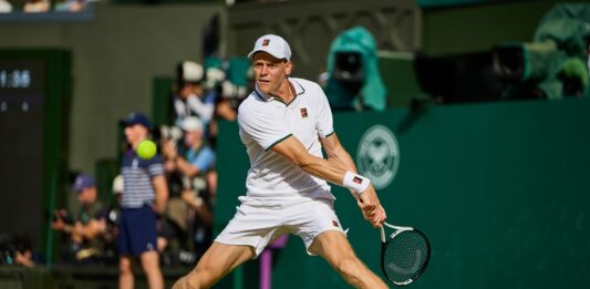 Sinner resta il re di Wimbledon, battuto Zverev in 4 set