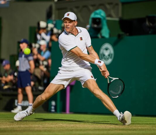 Sinner resta il re di Wimbledon, battuto Zverev in 4 set