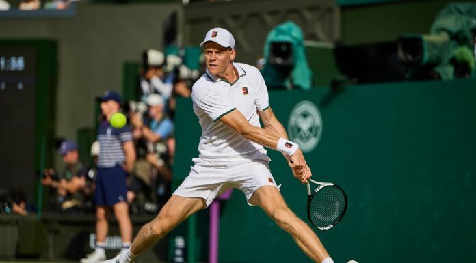 Sinner resta il re di Wimbledon, battuto Zverev in 4 set
