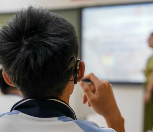 Cina, sviluppato il primo dispositivo bionico al mondo per “comprendere i suoni”