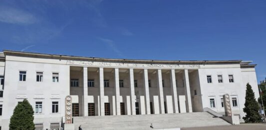 Crolla parte edificio Tribunale a Bolzano