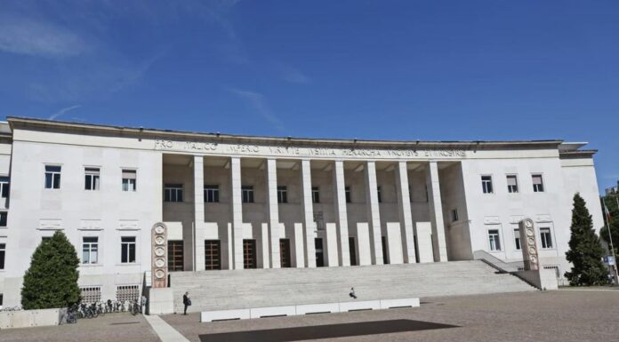 Crolla parte edificio Tribunale a Bolzano