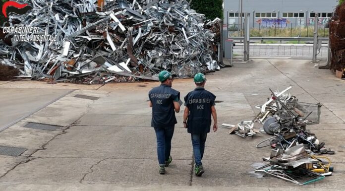 Traffico di rifiuti verso il Pakistan, sequestri e perquisizioni nel bresciano