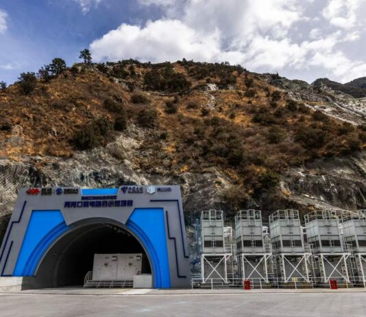Cina, l’IA gestirà una maxi centrale di energia idroelettrica, eolica e solare