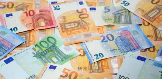 Ad agosto l’inflazione sale a +3,3% sostenuta dai prezzi dei beni energetici