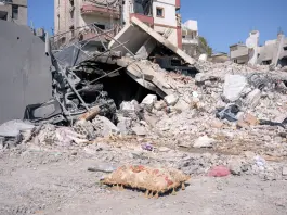 Terremoto e raid americani, notte da incubo per l’iran