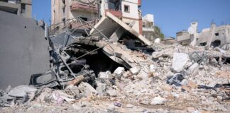 Terremoto e raid americani, notte da incubo per l’Iran