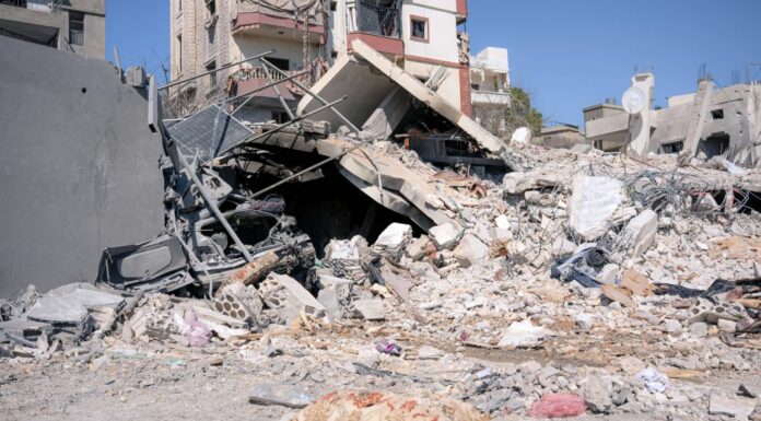 Terremoto e raid americani, notte da incubo per l’iran
