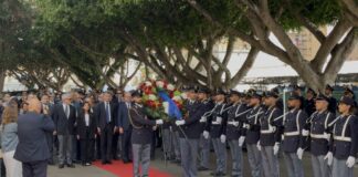 Via D’Amelio, deposta una corona d’alloro alla Questura di Palermo