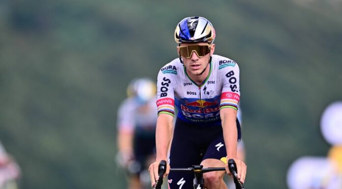 Evenepoel beffa Pogacar e vince la 15esima tappa al Tour, ritiro Vingegaard