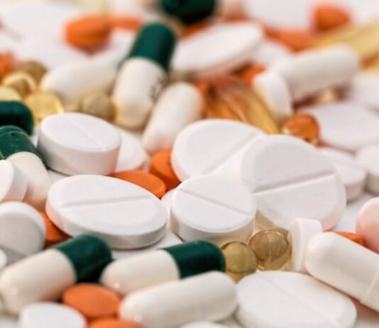 Farmaci, l’ipotesi di revisione del prontuario preoccupa la filiera e la politica