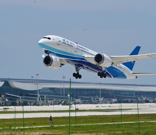 Cina, cresce traffico aereo passeggeri internazionale, in un anno +5,7%