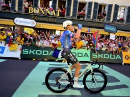Philipsen si sblocca al Tour, Pogacar in controllo