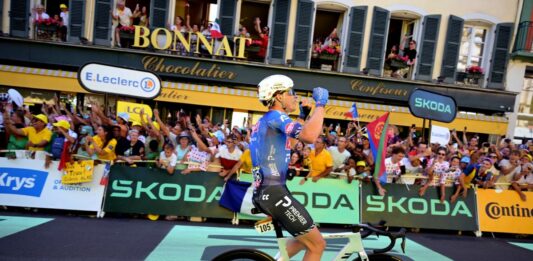 Philipsen si sblocca al Tour, Pogacar in controllo