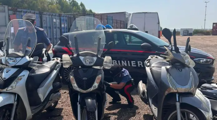 Scoperto traffico illecito di moto nei container a Roma, 3 fermi e 2 denunce