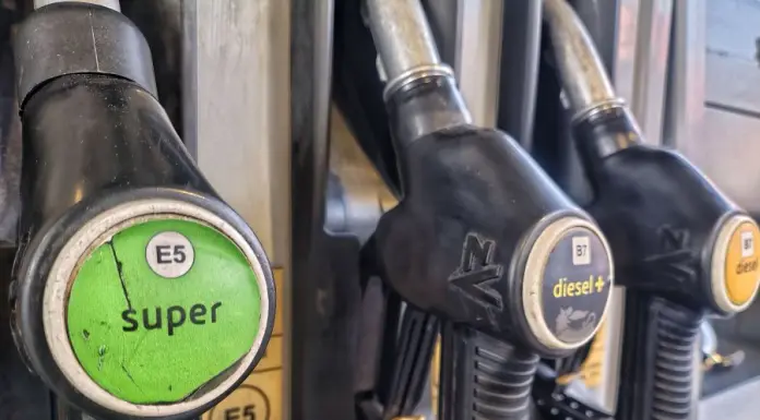 Via libera alla riforma della rete carburanti, Urso “Svolta storica”
