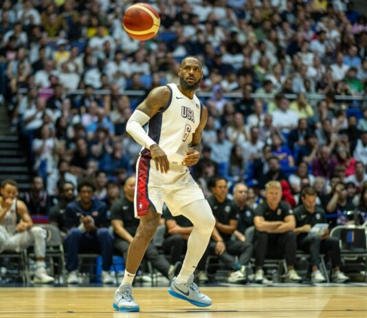 LeBron James giocherà nei Philadelphia 76ers