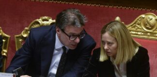 Confronto tra Meloni e Giorgetti sul caro carburanti, allo studio ipotesi accise mobili
