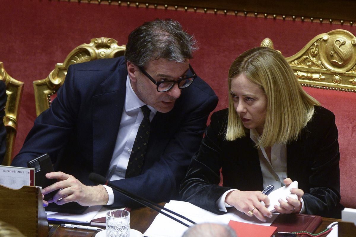 geronimo it due-arresti-in-24-ore-la-pazza-giornata-di-una-donna-che-morde-anche-il-negoziante-che-aveva-derubato-poi-arrivano-di-nuovo-le-manette-A74849 009