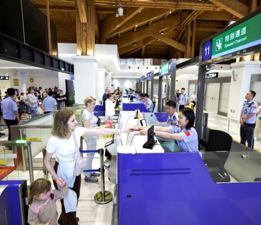 Cina perfezionerà i programmi di transito e ingresso senza visto
