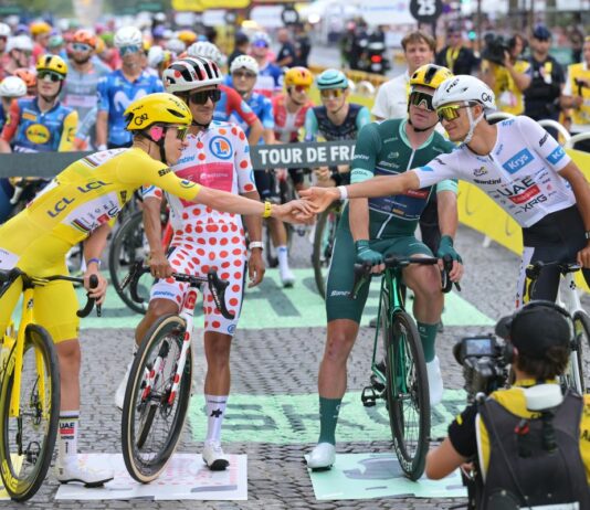 Al Tour pokerissimo di Pogacar, sui Campi Elisi vince Van Der Poel