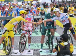 Al Tour pokerissimo di Pogacar, sui Campi Elisi vince Van Der Poel