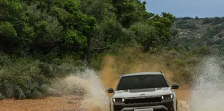 Nuova Jeep Compass 4xe scopre luoghi inaccessibili