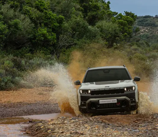 Nuova Jeep Compass 4xe scopre luoghi inaccessibili