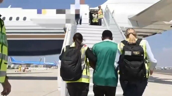 Contrasto all’immigrazione clandestina, espulsi 32 cittadini nigeriani