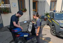 Scooter venduti come bici elettriche, maxi sequestro in tutta Italia