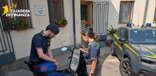Scooter venduti come bici elettriche, maxi sequestro in tutta Italia / Video
