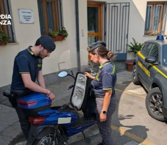 Scooter venduti come bici elettriche, maxi sequestro in tutta Italia