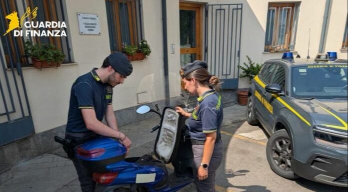 Scooter venduti come bici elettriche, maxi sequestro in tutta Italia