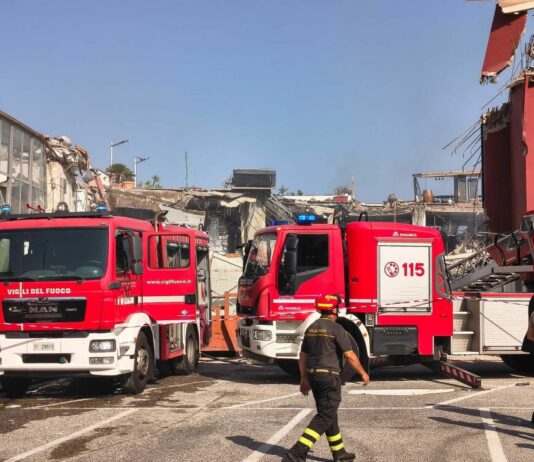 Crolla palazzina a Messina, si cercano eventuali dispersi tra macerie