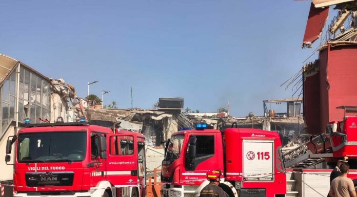 Crolla palazzina a Messina, si cercano eventuali dispersi tra macerie