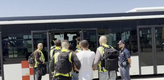 Contrasto all’immigrazione clandestina, espulsi 23 egiziani