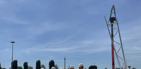 Posato il primo pilastro della Fiera Ice Arena, nasce la nuova casa dello sport del ghiaccio