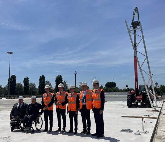 Posato il primo pilastro della Fiera Ice Arena, nasce la nuova casa dello sport del ghiaccio