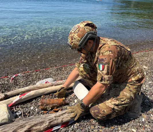 Rimossa una granata risalente alla Seconda Guerra Mondiale su una spiaggia dell’Isola d’Elba