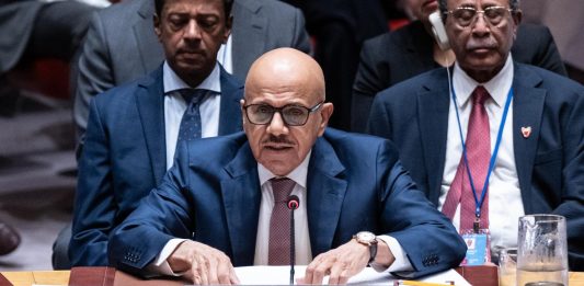Bahrain, il ministro degli esteri Abdullatif Al Zayani “Gli attacchi iraniani colpiscono i pilastri della vita civile”