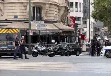 Parigi, tre feriti in un accoltellamento nei pressi di Place de Clichy: fermato un uomo
